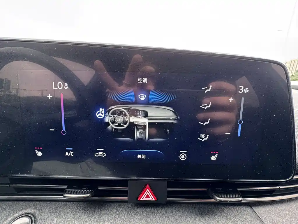 Hyundai Elantra 2023 — фото 10
