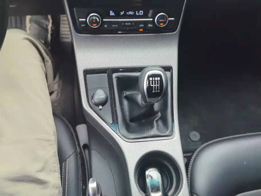 Geely Emgrand GS 2017 — фото 16