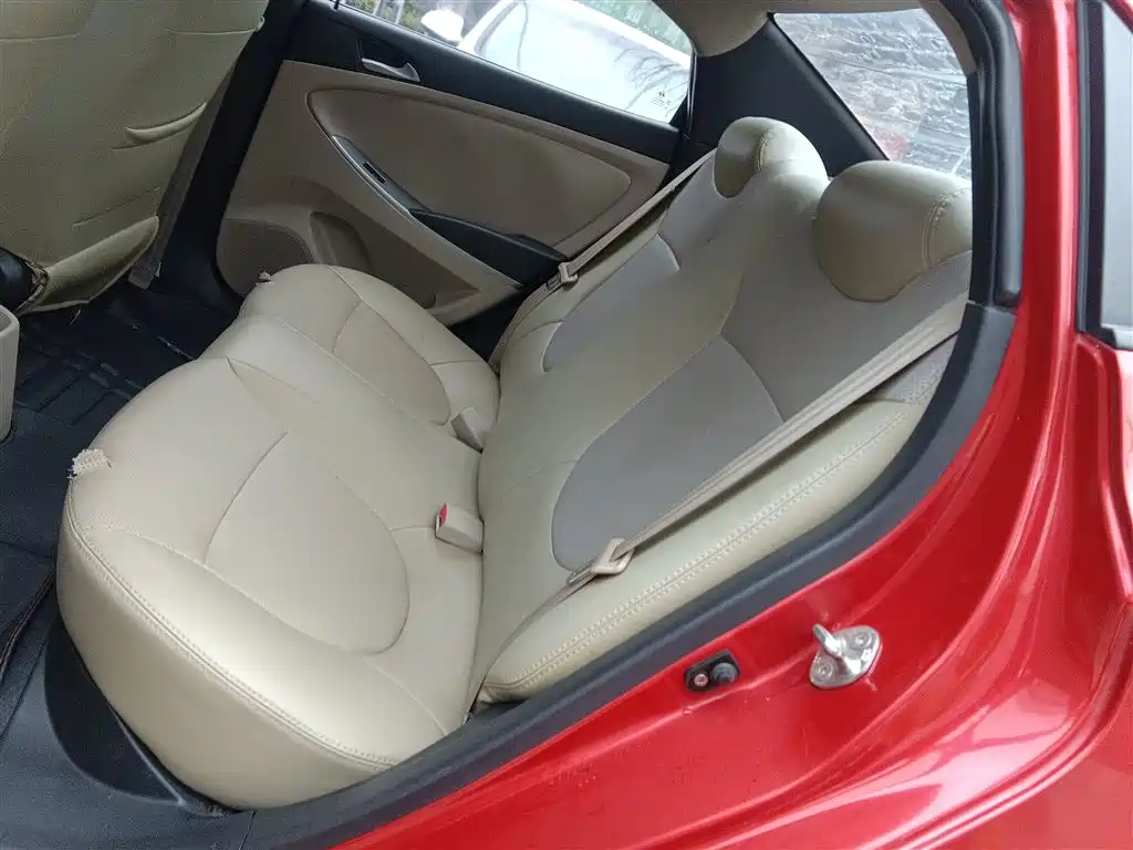 Hyundai Verna 2015 — фото 13