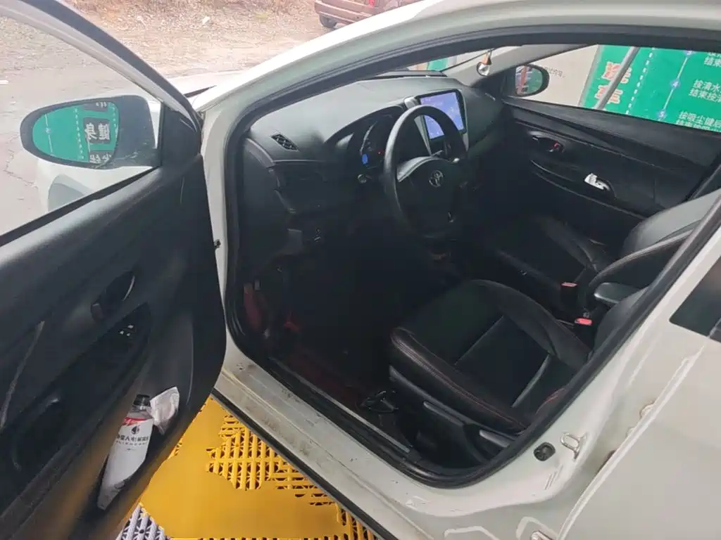 Toyota Yaris L 2020 — фото 16