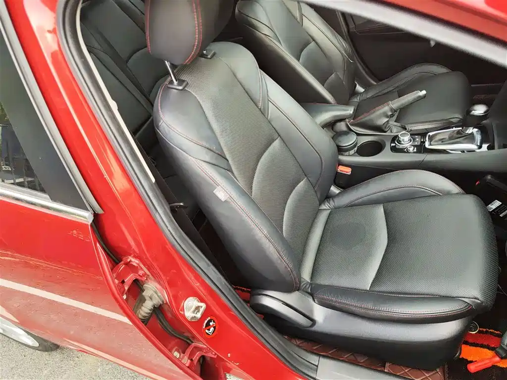 Mazda 3 Axela 2015 — фото 25