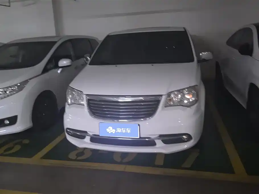 Chrysler Grand Voyager 2016 — фото 2