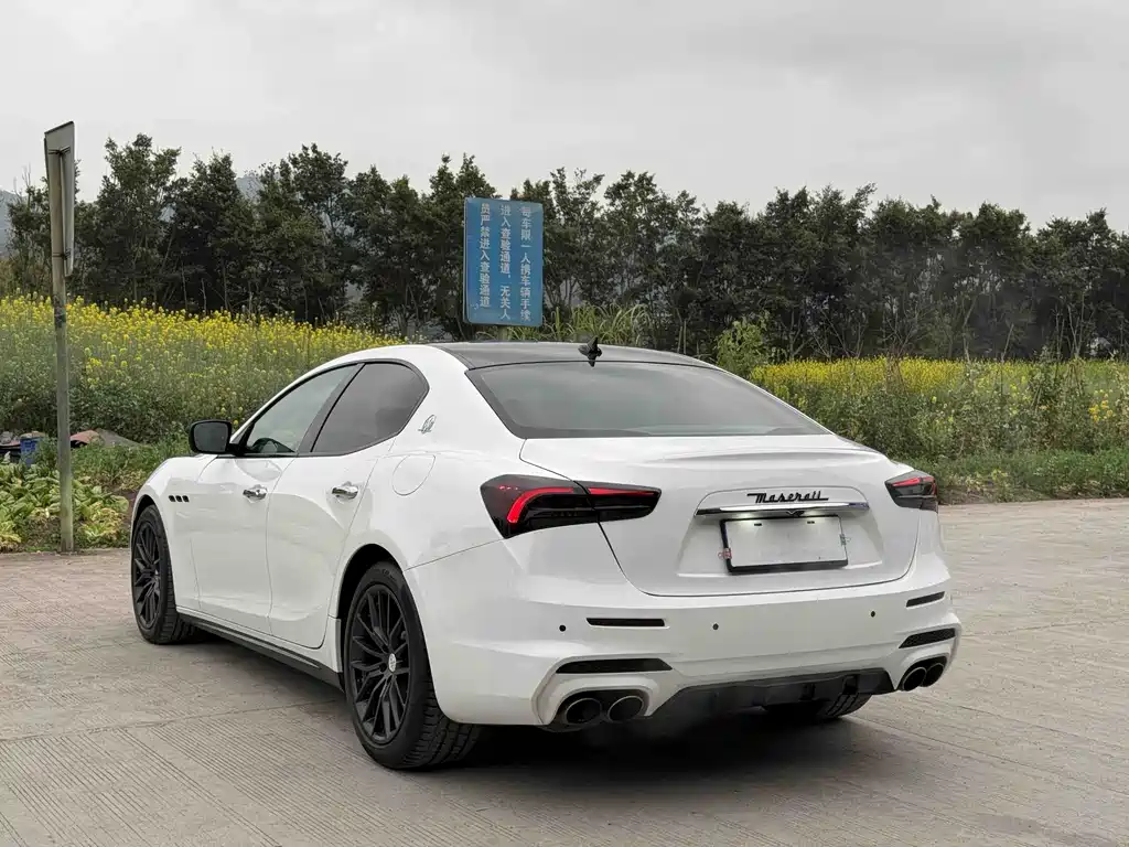 Maserati Ghibli 2014 — фото 20