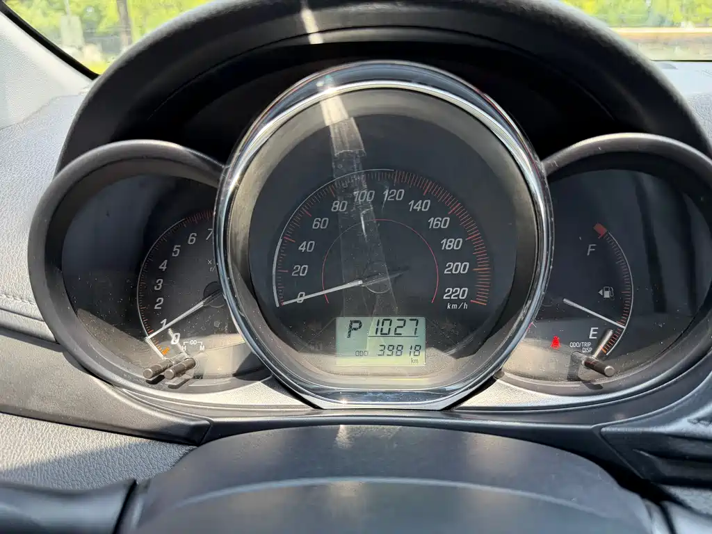 Toyota Yaris L 2021 — фото 11