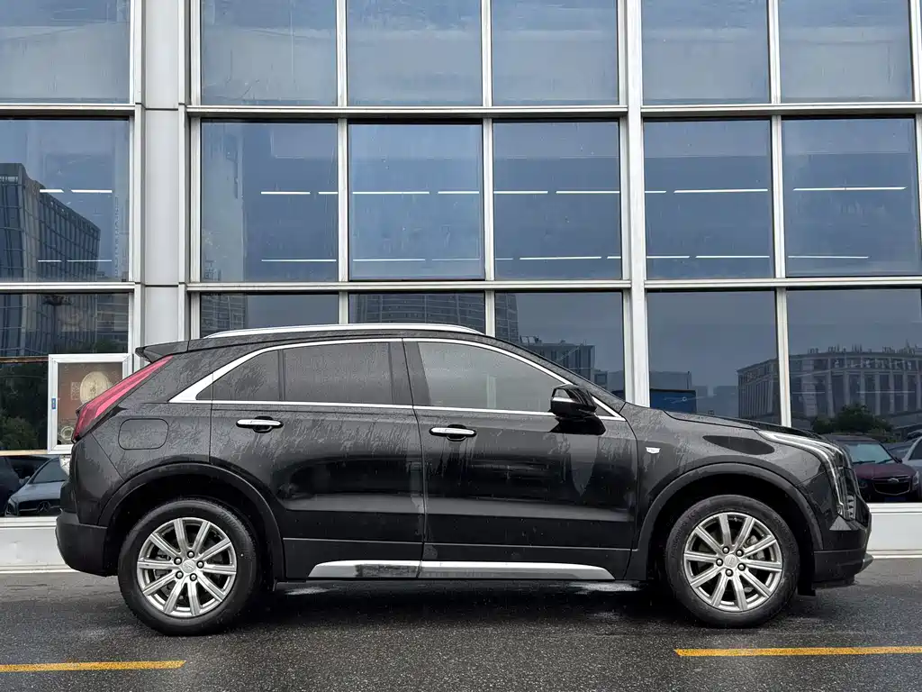 Cadillac XT4 2019 — фото 4