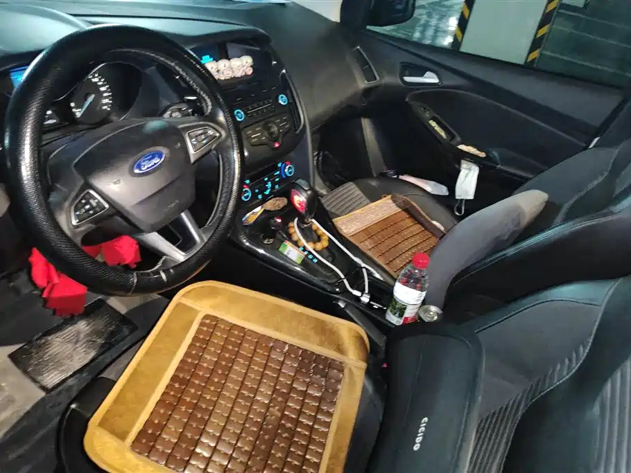 Ford Focus 2016 — фото 12