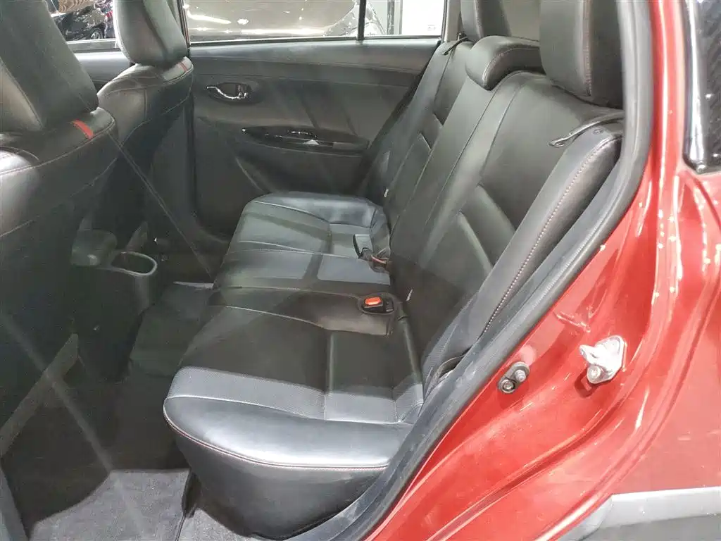 Toyota Yaris L 2020 — фото 18