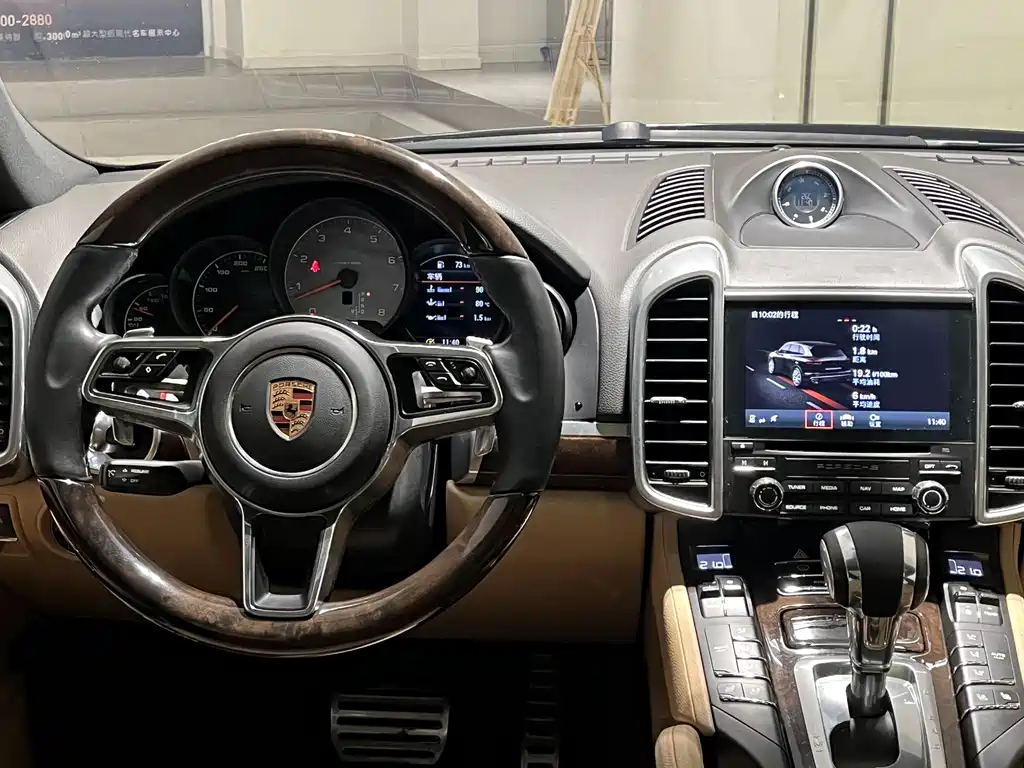 Porsche Cayenne 2017 — фото 12