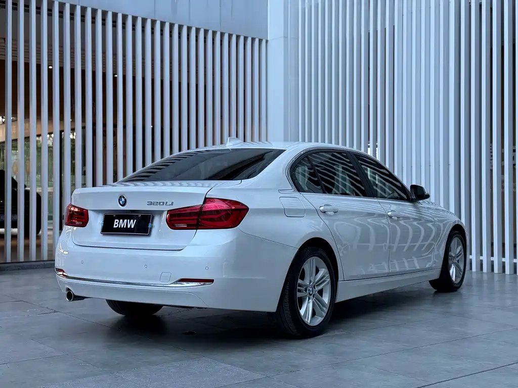 BMW 3 Series 2022 — фото 10