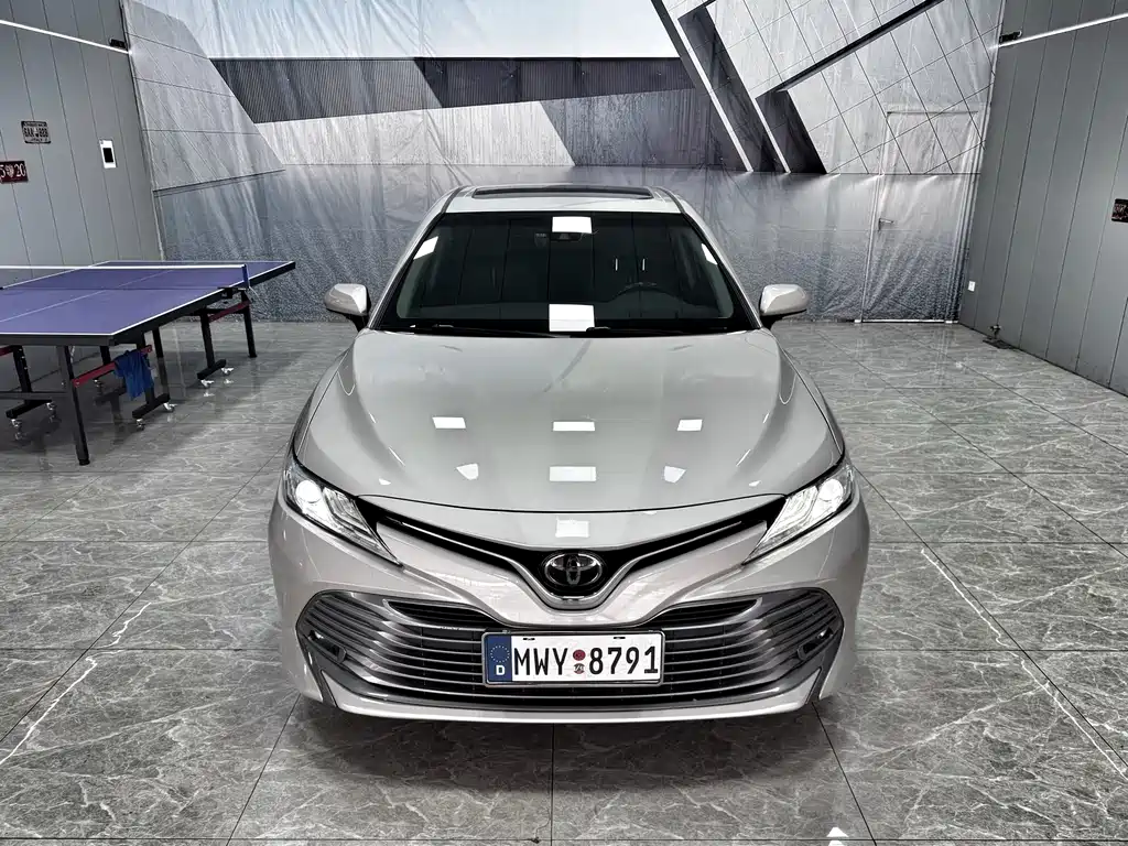 Toyota Camry 2019 — фото 2