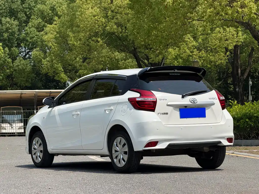 Toyota Yaris L 2021 — фото 4
