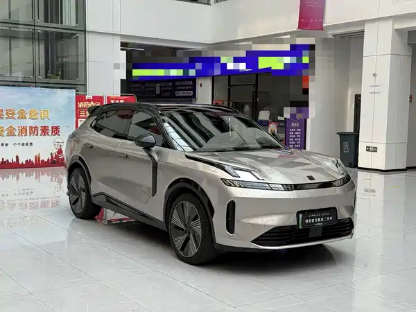 Lynk & Co 08 EM-P 2023
