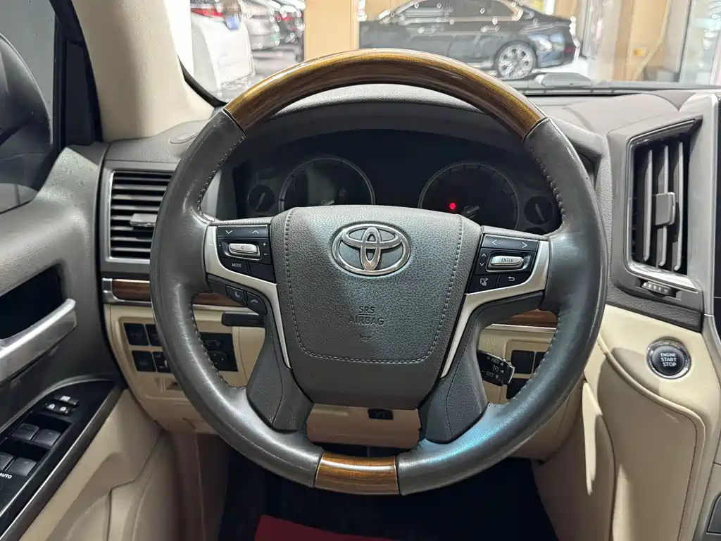 Toyota Land Cruiser 2019 — фото 19