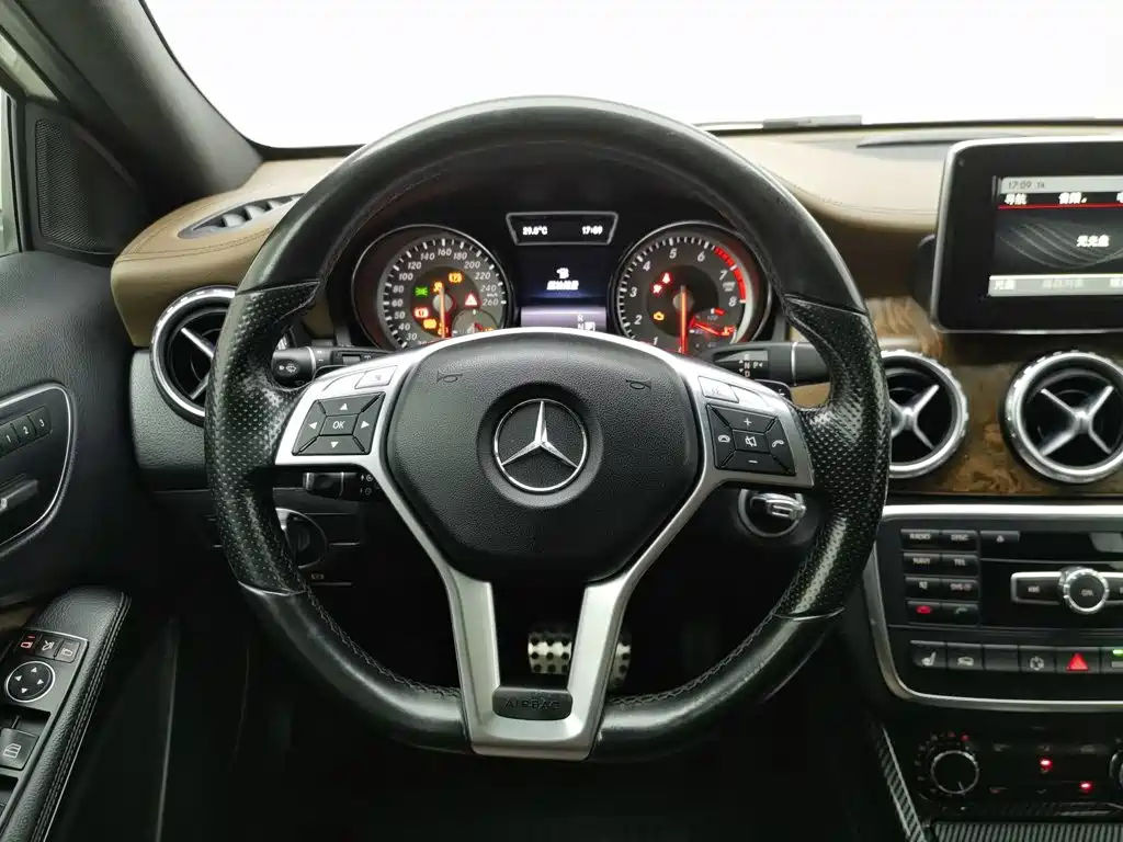 Mercedes-Benz GLA 2015 — фото 11