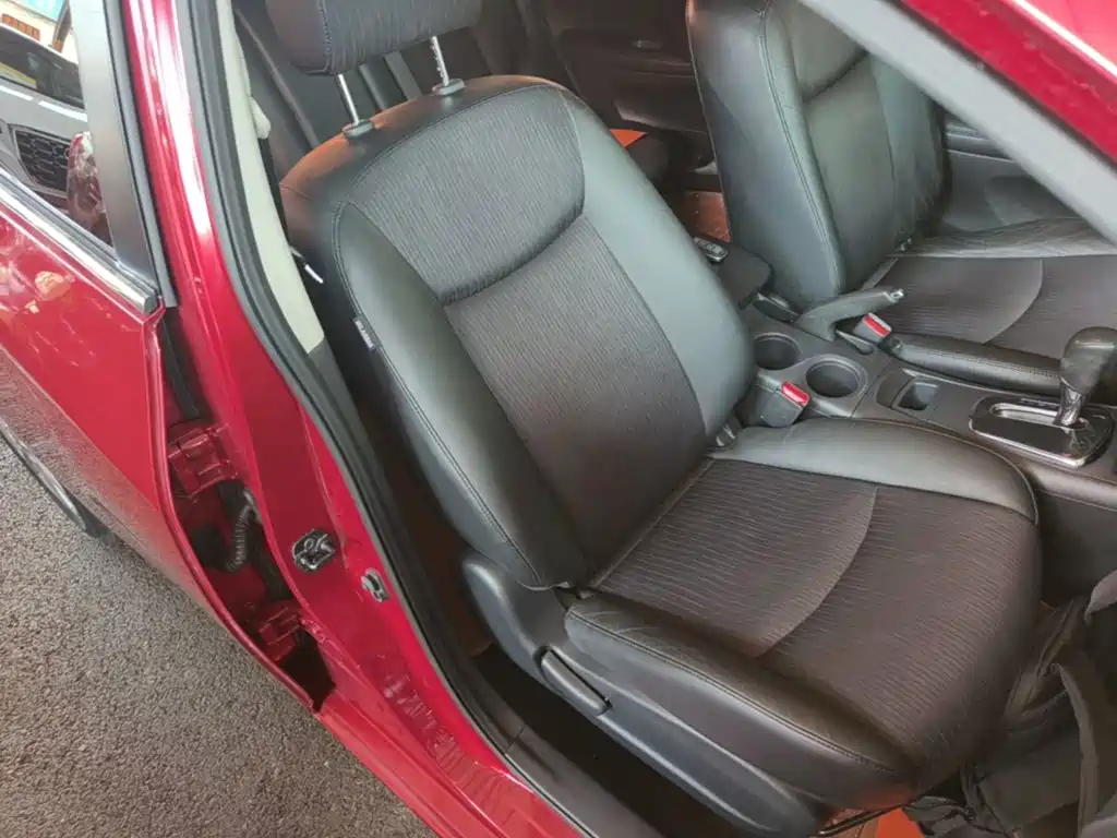 Nissan Tiida 2015 — фото 25