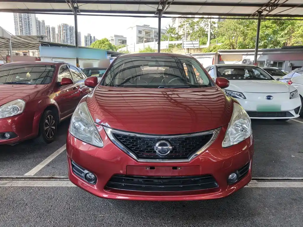 Nissan Tiida 2015