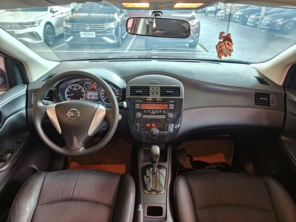 Nissan Tiida 2015 — фото 10