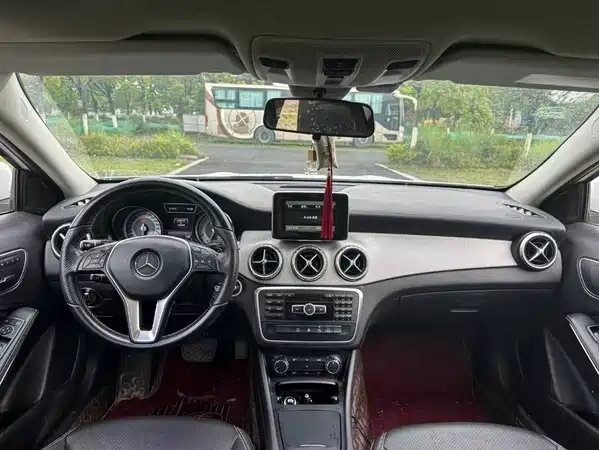 Mercedes-Benz GLA 2015