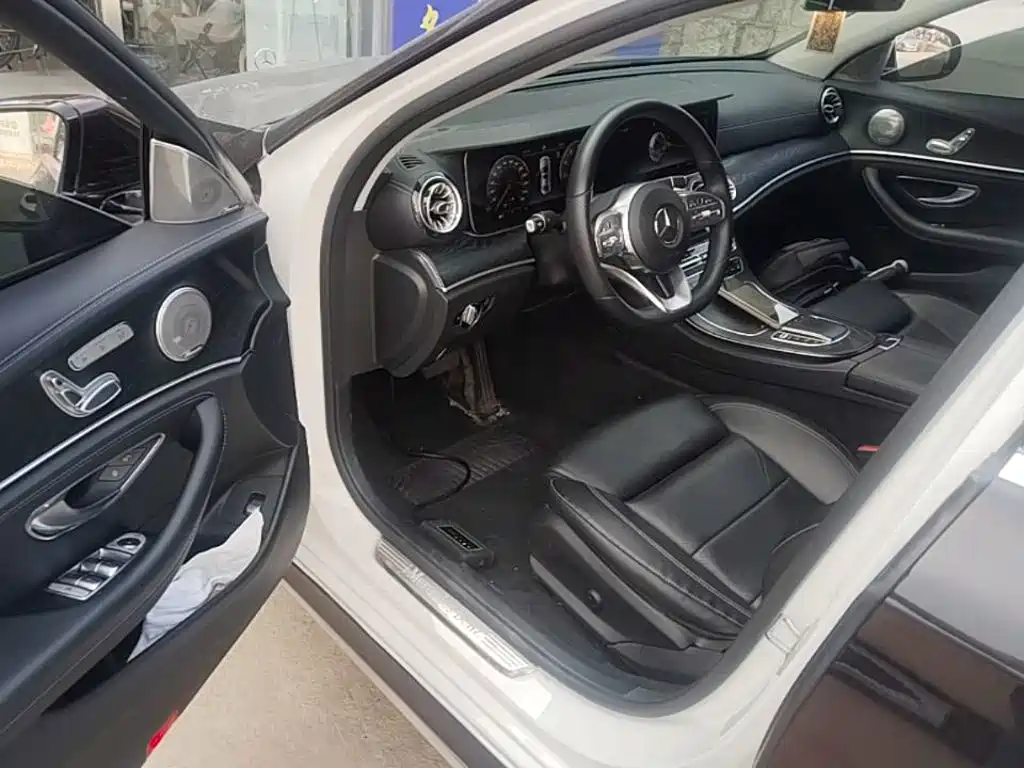 Mercedes-Benz E-Class 2019 — фото 16