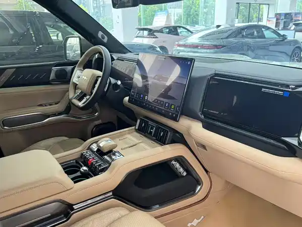 Fangchengbao Leopard 8 2025