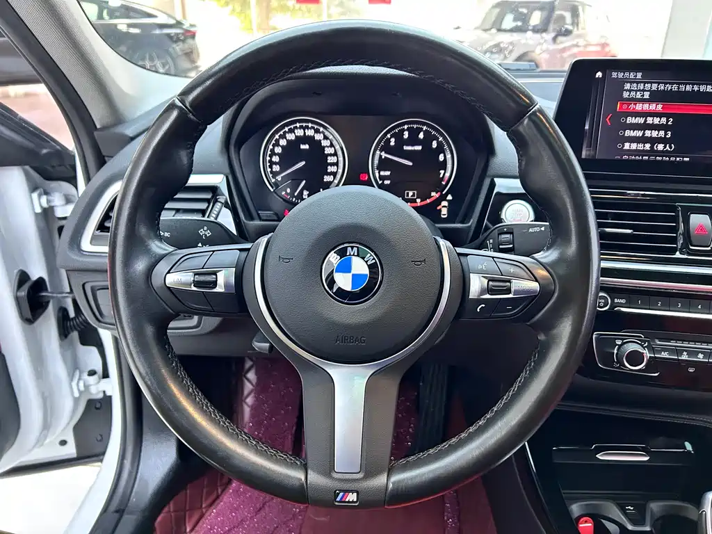BMW 1 Series 2022 — фото 16