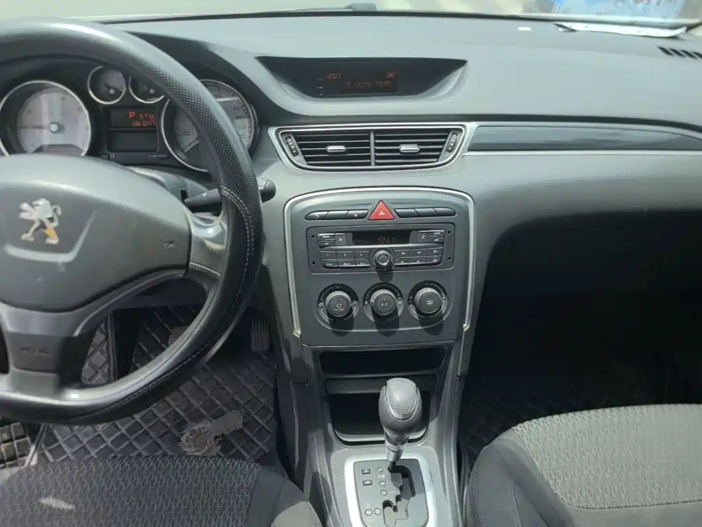 Peugeot 308 2014 — фото 13
