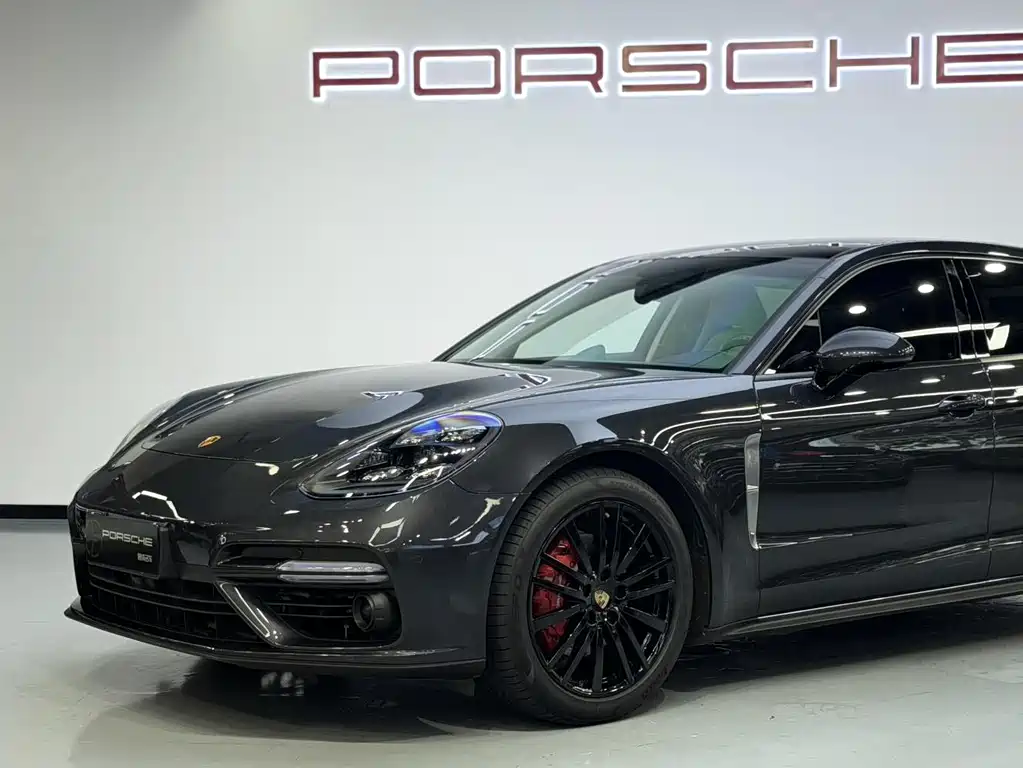 Porsche Panamera 2018 — фото 30