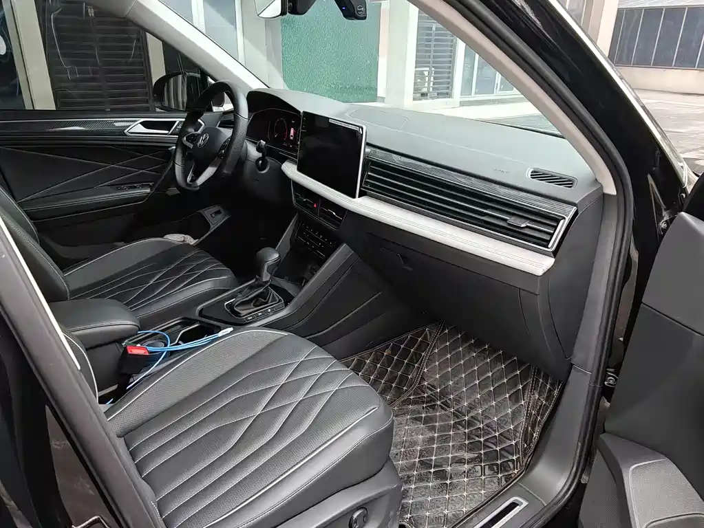 Volkswagen Tiguan L 2023 — фото 7