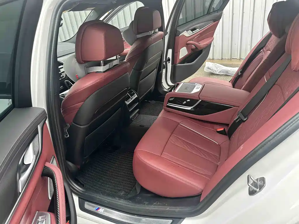 BMW 5 Series New Energy 2023 — фото 13