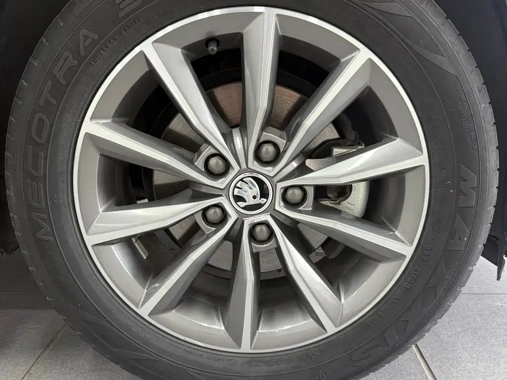 Skoda Octavia 2022 — фото 10
