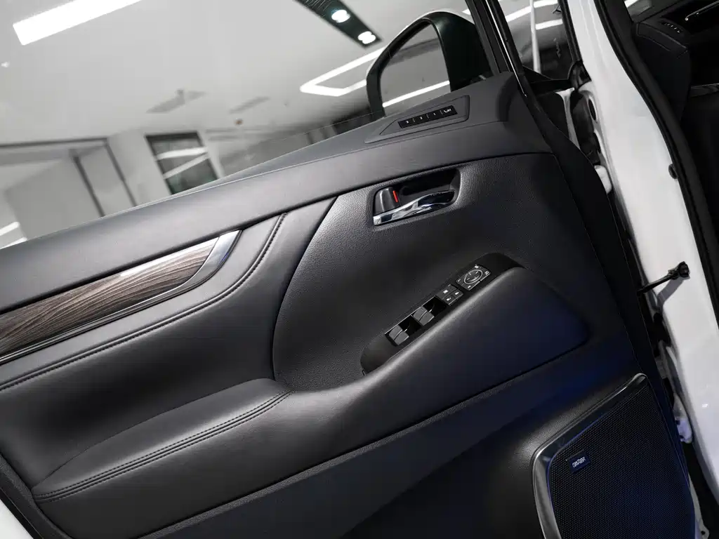 Lexus LM 2022 — фото 10
