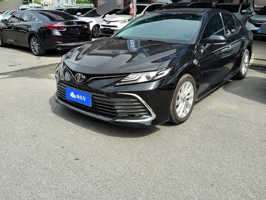 Toyota Camry 2022 — фото 1
