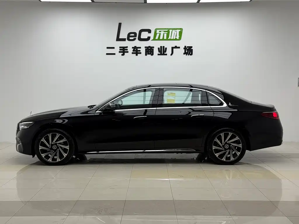 Mercedes-Benz E-Class 2024