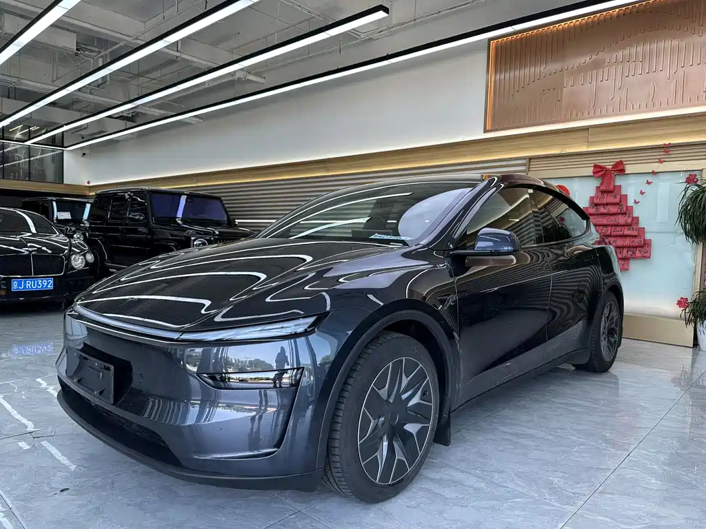 Tesla Model Y L 2025