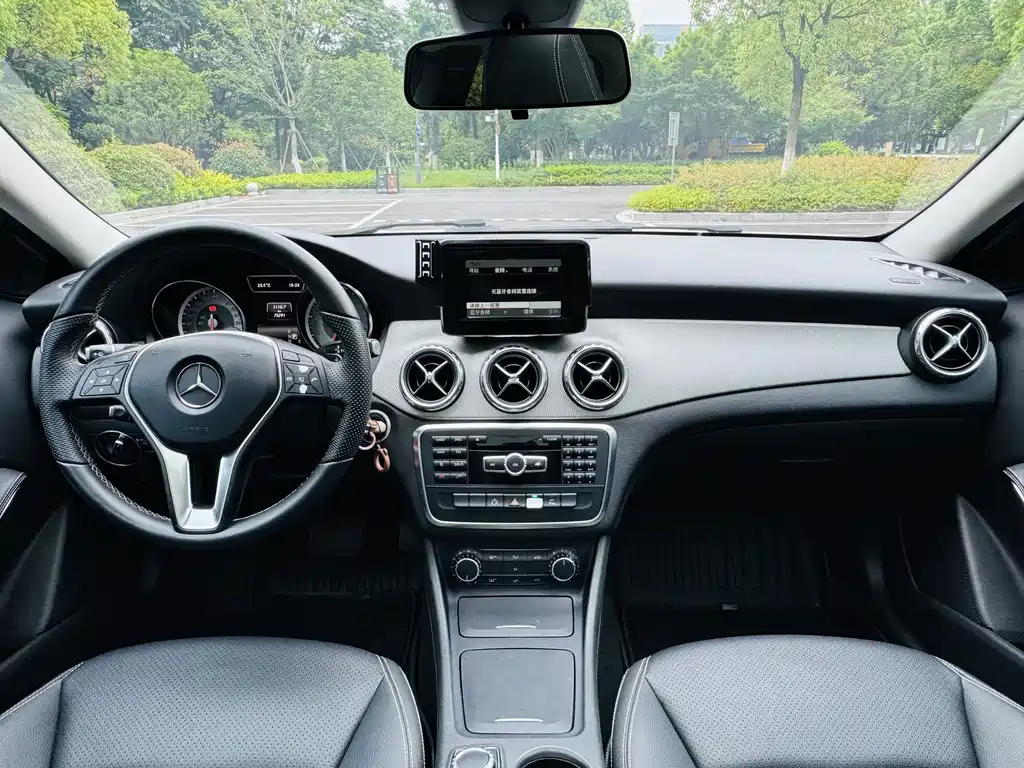 Mercedes-Benz GLA 2015 — фото 10