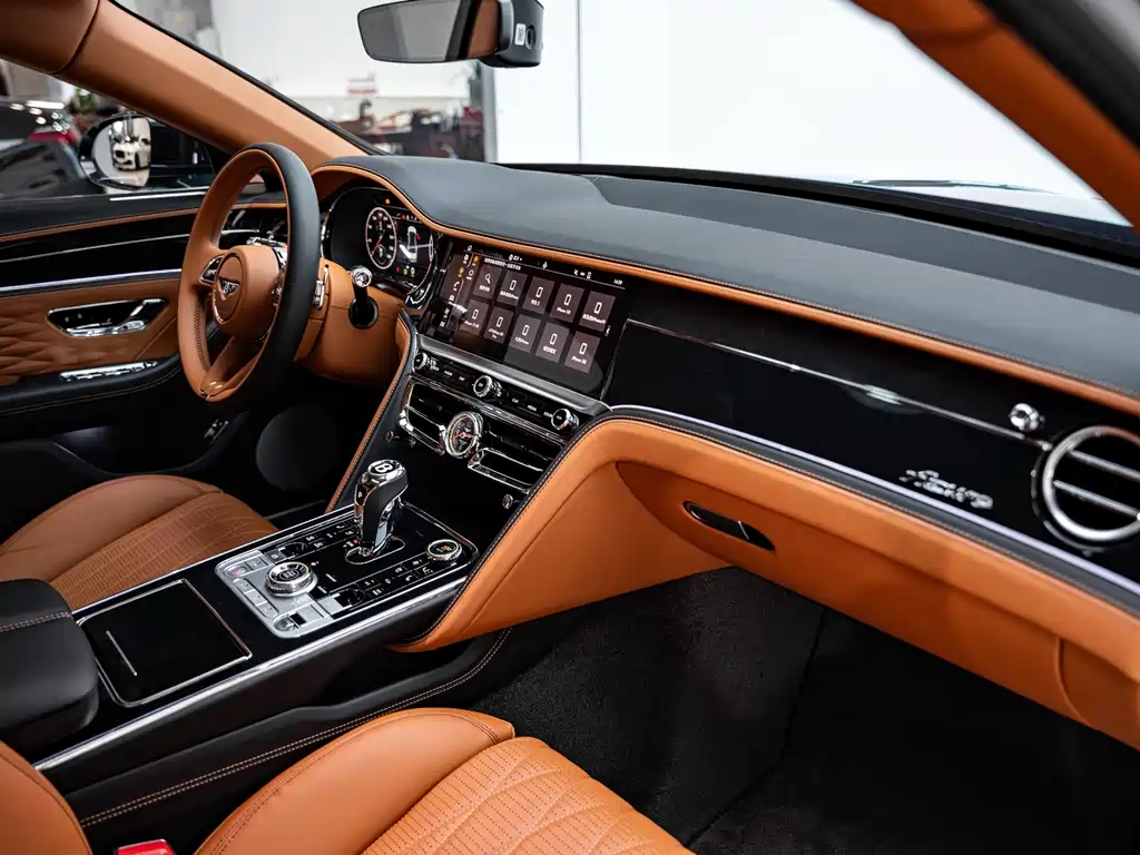 Bentley Flying Spur 2023 — фото 10