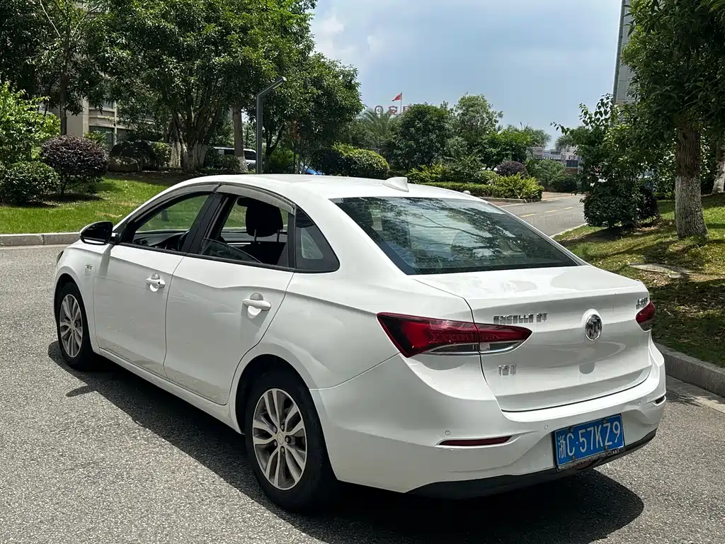 Buick Excelle 2018 — фото 6