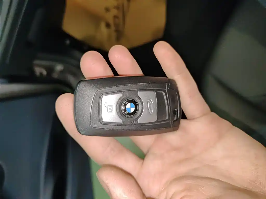 BMW 3 Series 2017 — фото 17