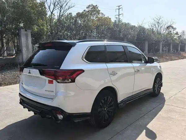 Mitsubishi Outlander 2022