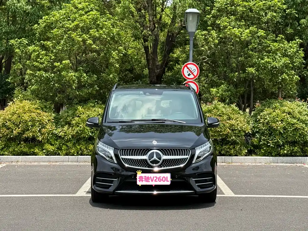 Mercedes-Benz V-Class 2022 — фото 1