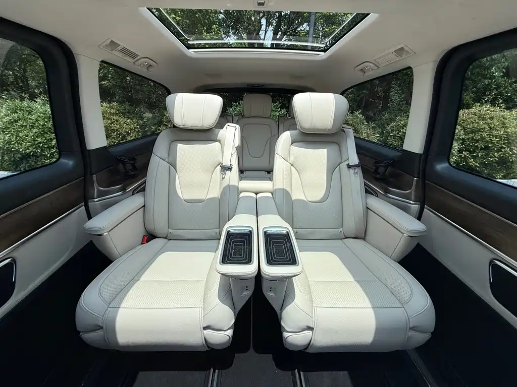 Mercedes-Benz V-Class 2022 — фото 14
