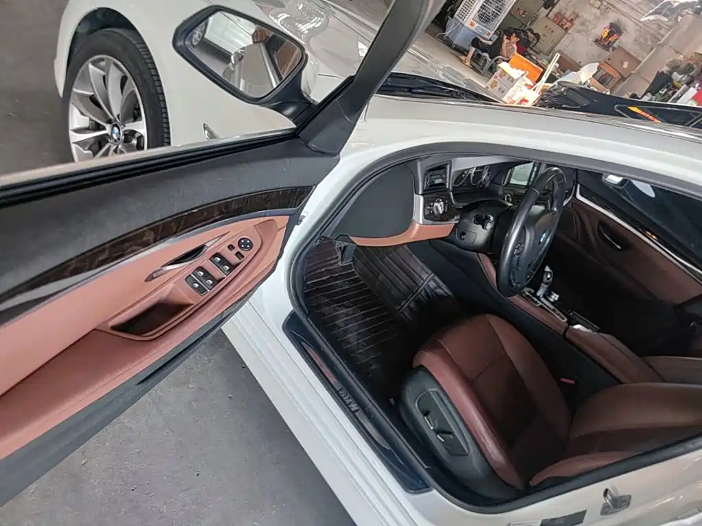 BMW 5 Series 2016 — фото 16