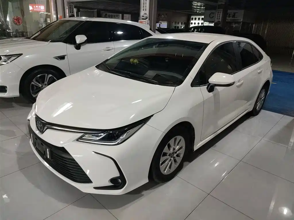 Toyota Corolla 2023 — фото 1
