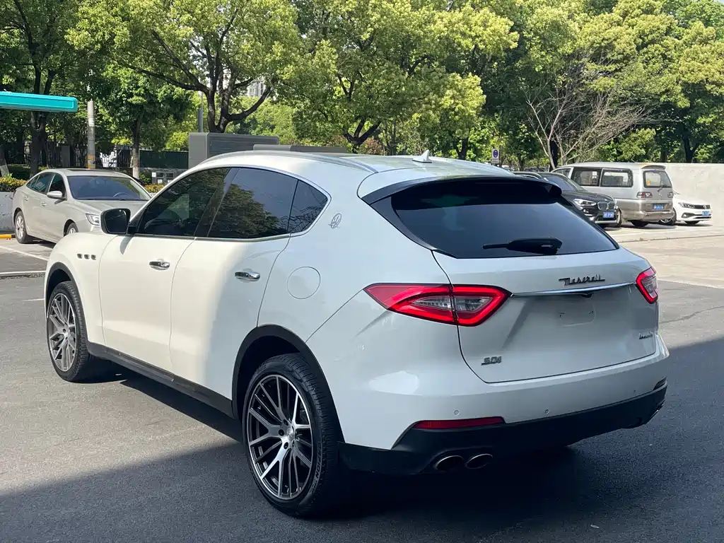 Maserati Levante 2017 — фото 11