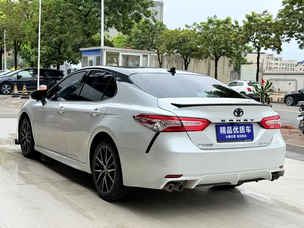 Toyota Camry 2022 — фото 4