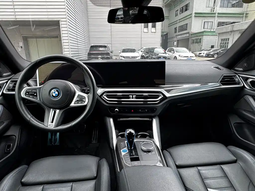 BMW i4 2023 — фото 8