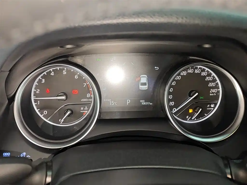 Toyota Camry 2018 — фото 12