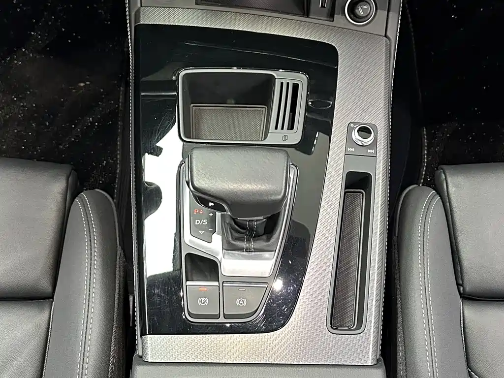 Audi Q5L 2022 — фото 17