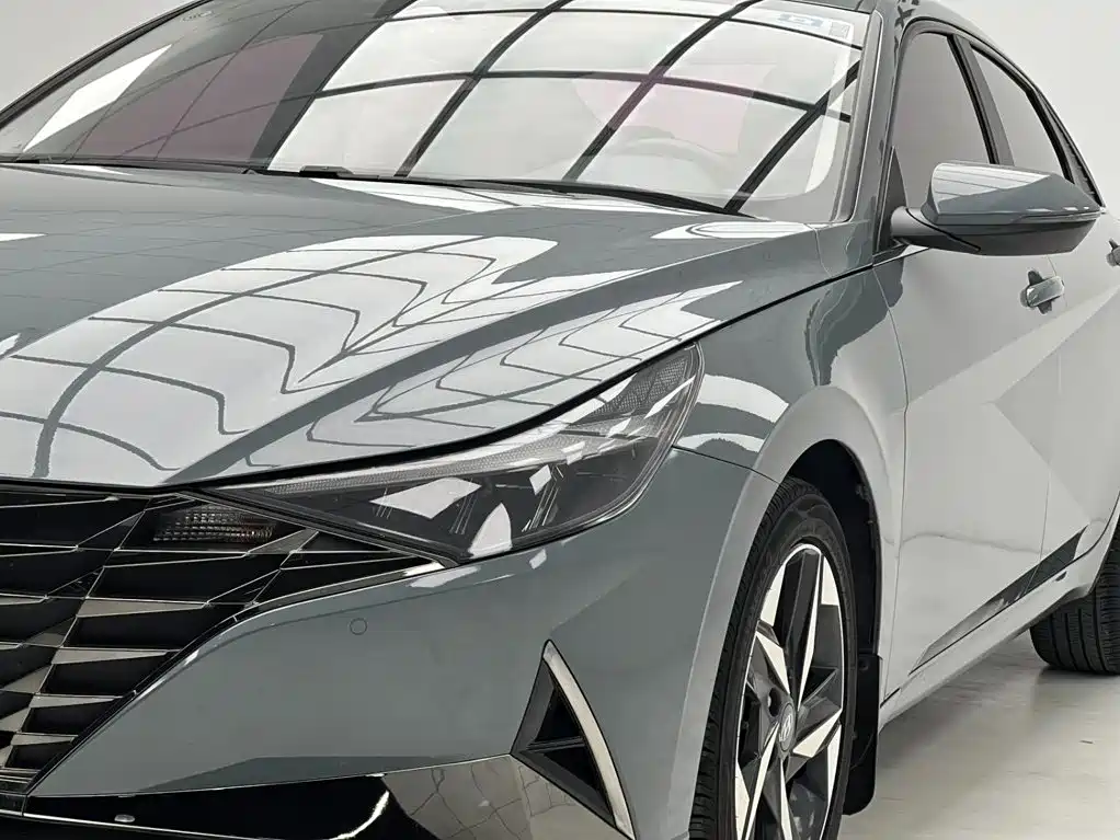 Hyundai Elantra 2023 — фото 11