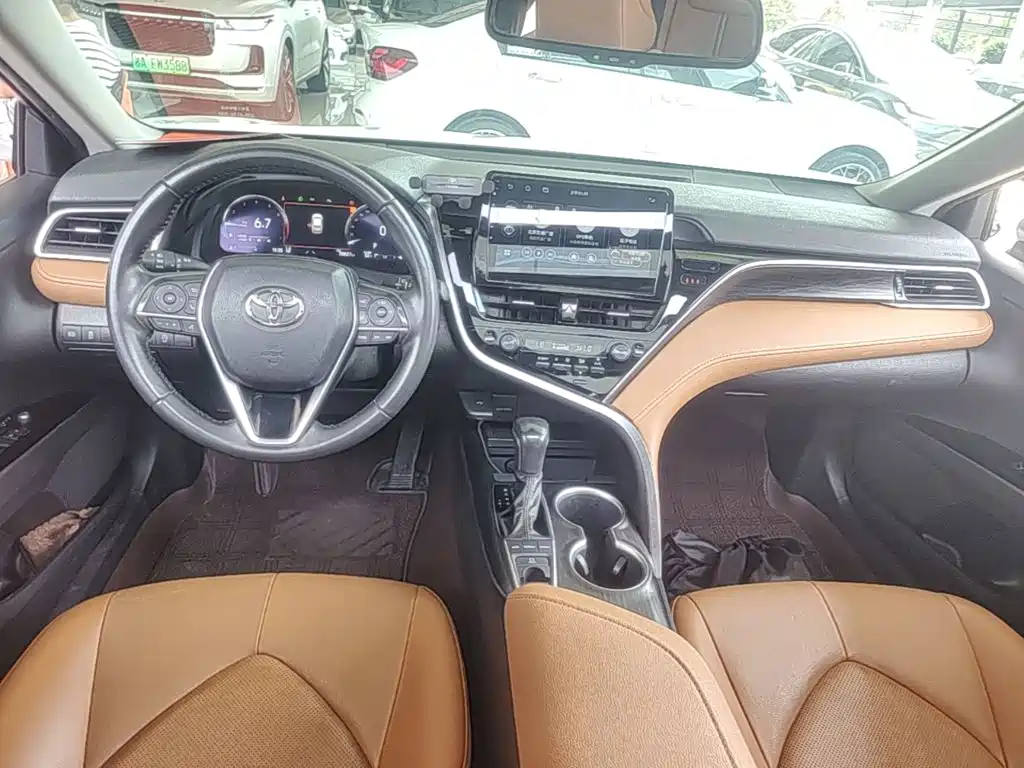 Toyota Camry 2022 — фото 10